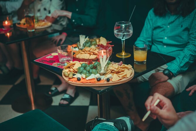 2 Hour Bottomless Brunch Experience with 3 Course Meal And Drinks - Food plan: nachos, burger, then cake