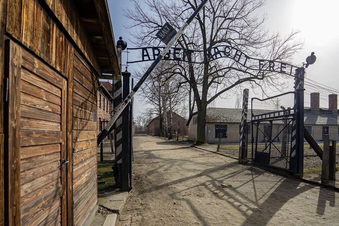 Auschwitz and Birkenau Tour - Timing, Crowds, and How Much Walking You’ll Do