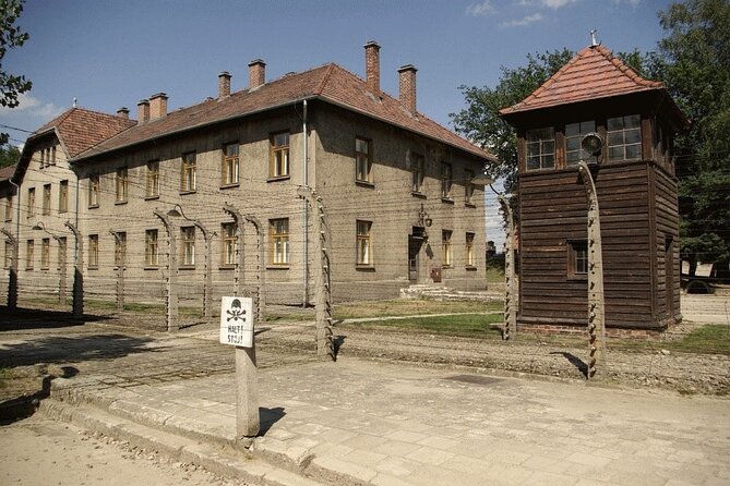 Auschwitz-Birkenau and Salt Mine Tour with private transport from Krakow - Auschwitz-Birkenau: What Guided Time Helps You Do