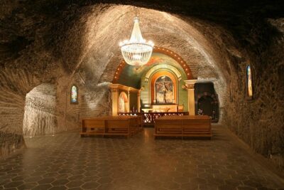 Auschwitz- Birkenau and Wieliczka Salt Mine in One Day - From the Krakow meeting point to Oświęcim: getting oriented fast
