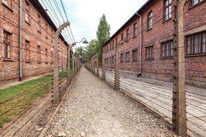 Auschwitz-Birkenau: Fast-Track Ticket & Guided Tour No Transfers - Auschwitz I first: your guided entry into the camp’s story