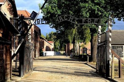 Auschwitz-Birkenau guided tour from Krakow with a private transport - The English Guide + Headphones: How You Hear Every Detail