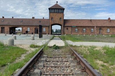 Auschwitz Birkenau Guided Tour/Skip The Line/PickUp/Guide ENG - The early pickup: how the day stays controlled