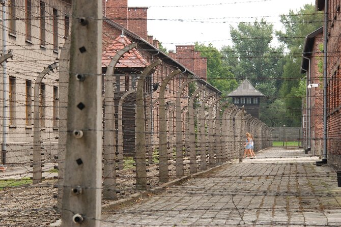 Auschwitz & Birkenau Live Guide Tour Entrance Ticket - Meeting at Stanisławy Leszczyńskiej 11: timing, ID, and getting there right