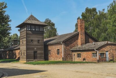Auschwitz & Birkenau Live Guide Tour Entrance Ticket - Auschwitz I: what a guided route helps you notice