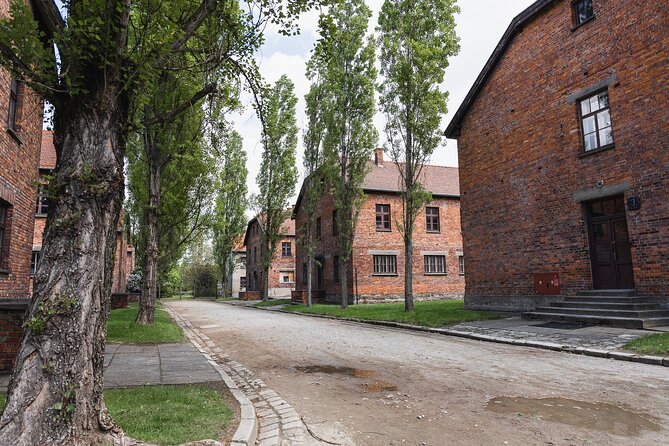 Auschwitz-Birkenau Memorial Entrance Ticket and Guided Tour - Auschwitz I: Arbeit Macht Frei and the first hard lesson
