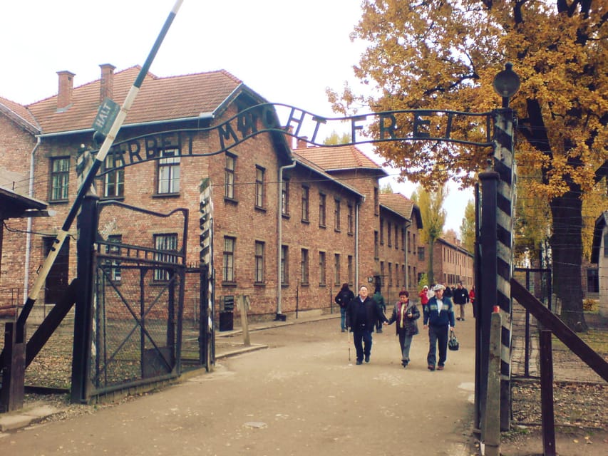 Auschwitz-Birkenau: Memorial Entry Ticket and Guided Tour - Punctuality and tour-day quirks: how to handle a schedule that can shift