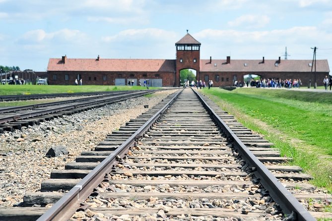 Auschwitz-Birkenau Tour Guide and Jewish museum and synagogue - Why Auschwitz-Birkenau needs a guide (especially from Krakow)