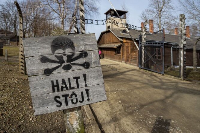 Auschwitz Birkenau Tour with Pickup and Lunch - Headsets and group size: hearing the guide without sprinting