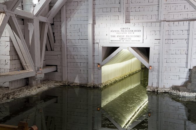 Auschwitz & Wieliczka ONE DAY Guided Tour +Private Transportation - Auschwitz I to Birkenau: How the Day’s Pacing Affects Your Experience