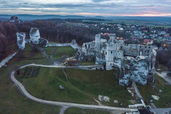 Castles Tour by The Eagles' Nests Trail, day tour from Krakow - Pieskowa Skała: courtyard and observation tower views