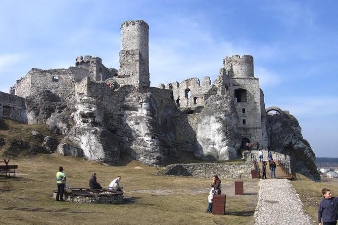 Castles Tour by The Eagles' Nests Trail, day tour from Krakow - Mirow and Bobolice: from ruins to a rebuilt castle
