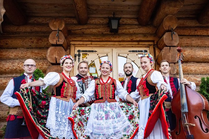 Cottage Style Evening with Folk Show and Traditional Feast from Krakow - A Folk Feast by Kryspinów Lake (What this night actually feels like)