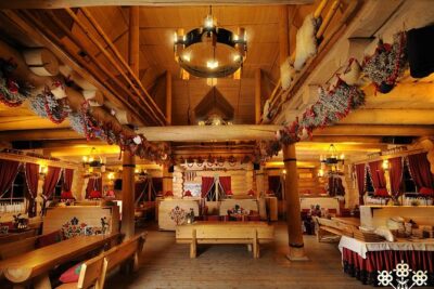 Cottage Style Evening with Folk Show and Traditional Feast from Krakow - The Cottage-Style Restaurant: Where the Dinner Comes First