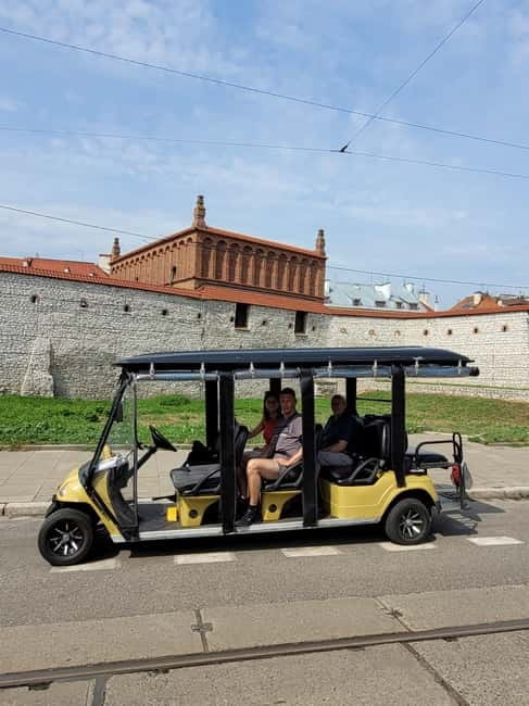 Cracow sightseeing tour by electric golf cart - Stop 2 in the real heart of medieval Krakow: what you see in an hour