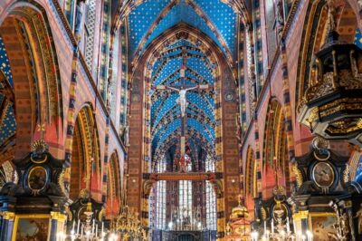 Cracow's Old Town sightseeing & St. Mary's Basilica Visit - Meeting Point at St. Mary Magdalene Square: Easy to Find