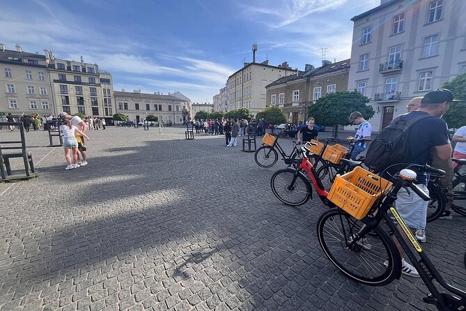 Discover Kraków by Bike with a Dutch guide - Wawel hill: the dragon story and the royal residence area