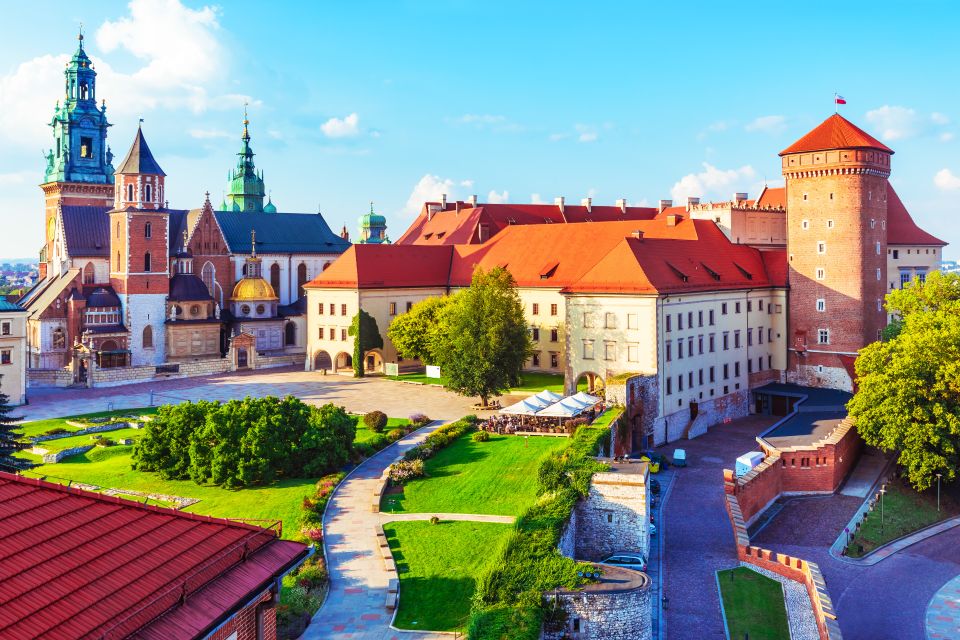 Family Tour of Krakow Old Town with Sweets Factory & Cruise - Starting at the Barbakan: an easy way to get your bearings