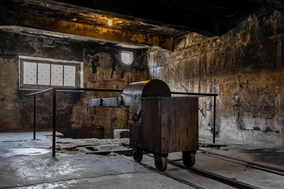 From Krakow: Auschwitz-Birkenau Full-Day Tour - Why Auschwitz-Birkenau with a licensed guide matters
