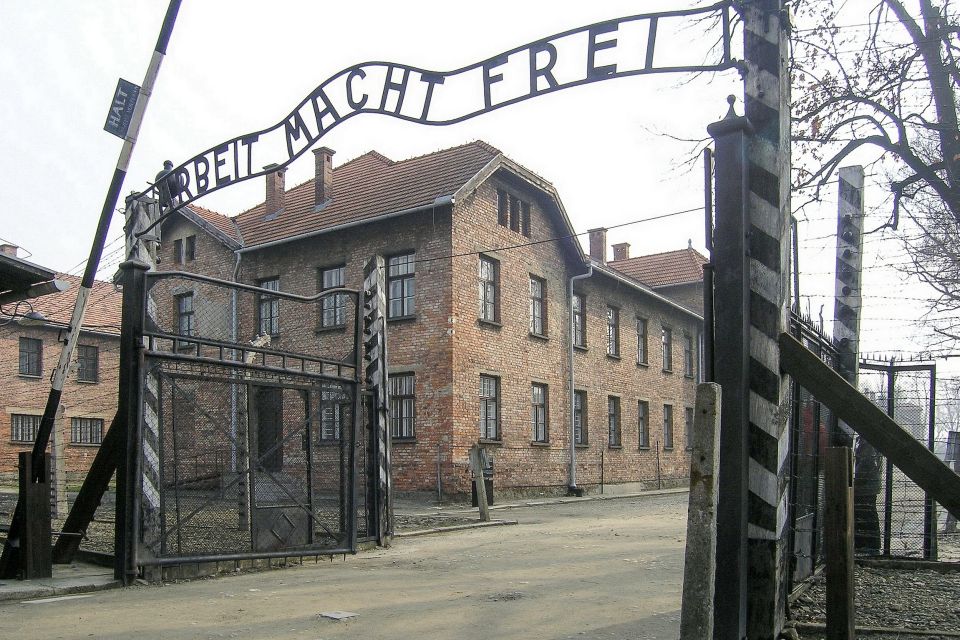 From Krakow: Auschwitz-Birkenau Guided Tour & Hotel Pickup - Paying Respects: How the Route Supports a Moment of Real Reflection