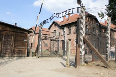 From Kraków: Auschwitz-Birkenau Memorial Guided Tour - The ride out of Kraków: 1.5 hours of transit and a real meeting-point plan