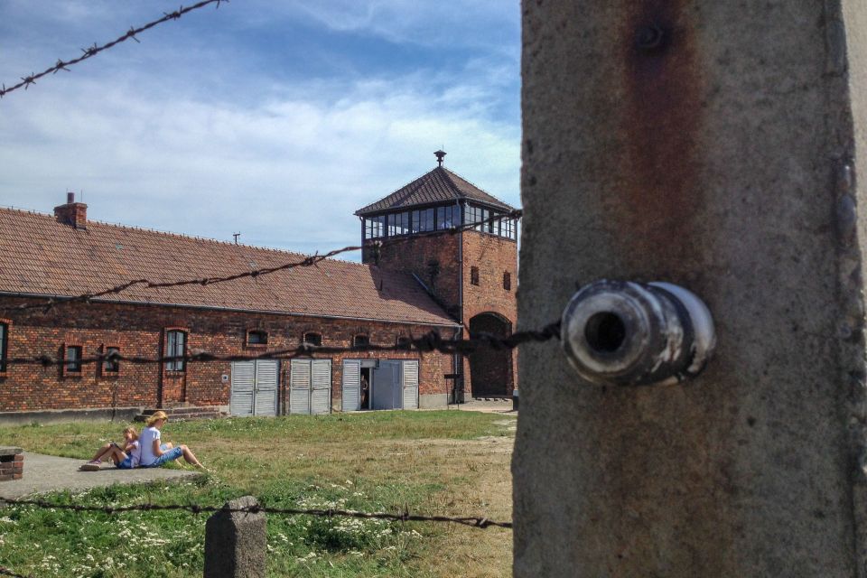 From Krakow: Auschwitz-Birkenau Private or Shared Tour - Getting from Kraków to Auschwitz without turning it into a time-sink