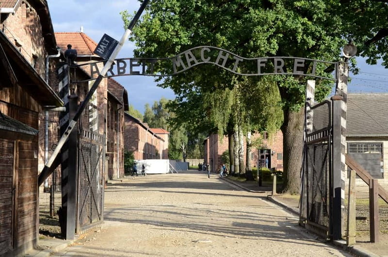 From Krakow: Auschwitz-Birkenau Tour with Transportation - Why this Auschwitz-Birkenau day trip starts from Krakow