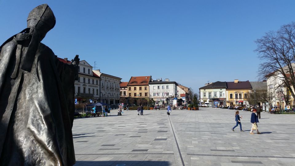 From Krakow: Full-Day Wadowice & Czestochowa Tour - Kremowka and coffee break: the papal cream cake moment