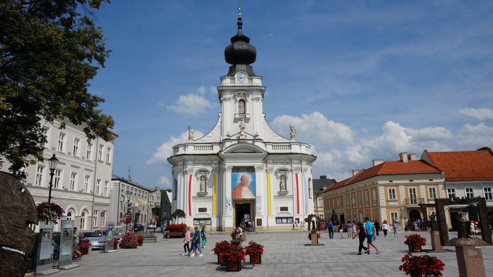 From Krakow: Full-Day Wadowice & Czestochowa Tour - Lunch in a local restaurant: keep it flexible since drinks are extra