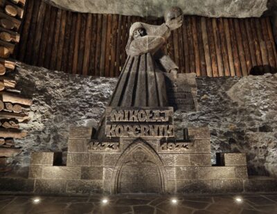 From Krakow: Guided Wieliczka Salt Mine and Chapel Tour - The 700 steps and the 14–17 °C underground reality