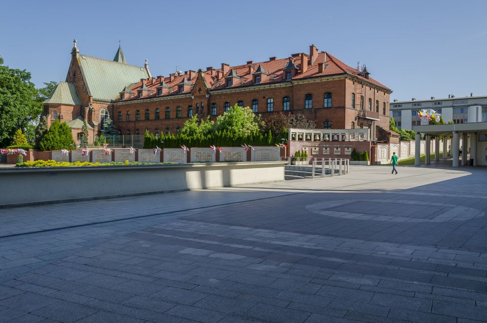 From Krakow: Wadowice & Sanctuary of Divine Mercy Tour - The kremowka break and when lunch actually works