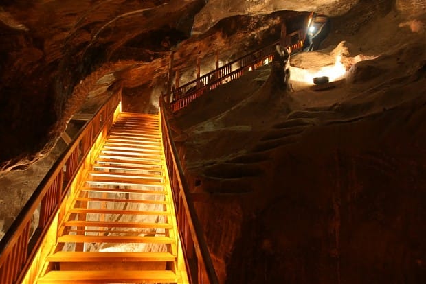 From Kraków: Wieliczka Salt Mine Guided Tour with Transport - Underground temperature, photos, and how to pack smart