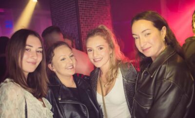 Fun explorers pub Crawl with 1 hour open bar and 3 VIP clubs - Meeting Rynek Glowny: where you start and how the night flows