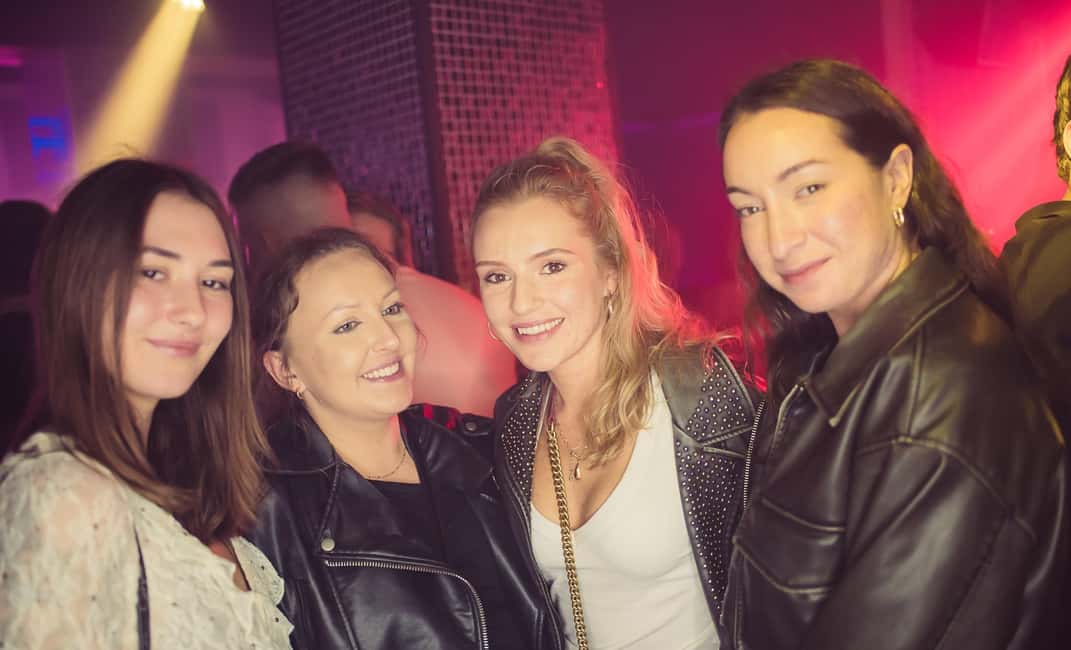 Fun explorers pub Crawl with 1 hour open bar and 3 VIP clubs - Meeting Rynek Glowny: where you start and how the night flows