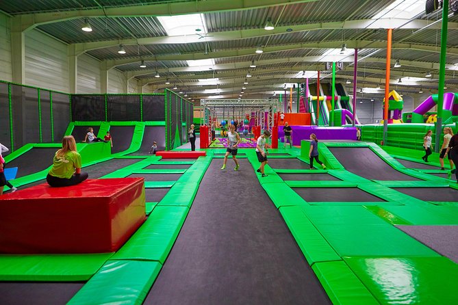 GOjump MEGAPARK Kraków-Sikorki - 1 hour Trampoline Park ticket - Trainers and Safety Briefing: What You Should Expect Before You Jump