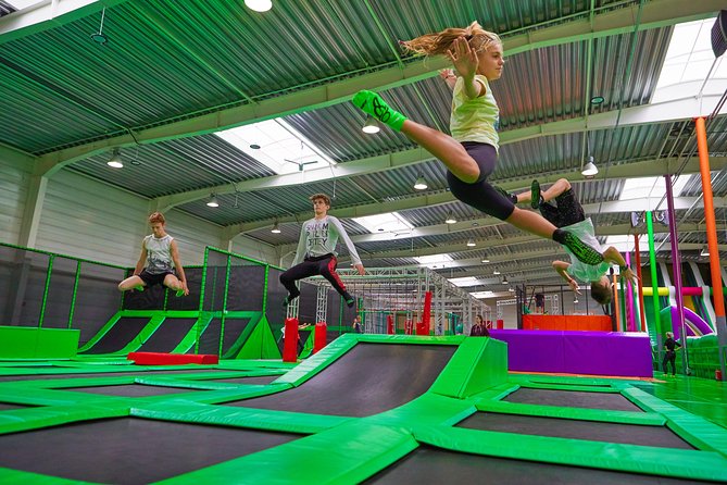 GOjump MEGAPARK Kraków-Sikorki - 1 hour Trampoline Park ticket - Timing That Matters: Check-In, Socks, Lockers, and the Hourly Start