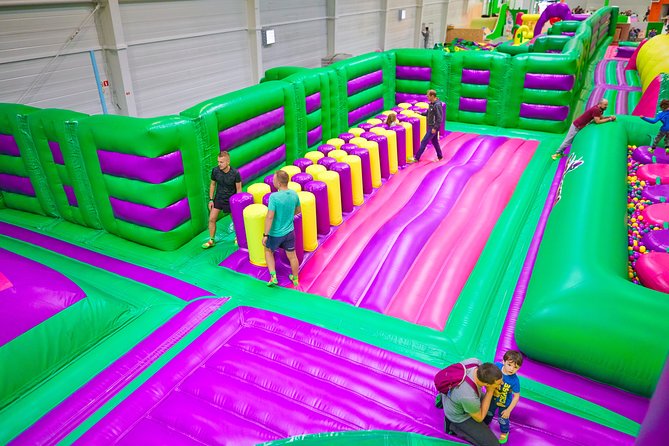 GOjump MEGAPARK Kraków-Sikorki 1h ticket: GOair Inflatable Park - GOair at GOjump MEGAPARK Sikorki: what this experience really is