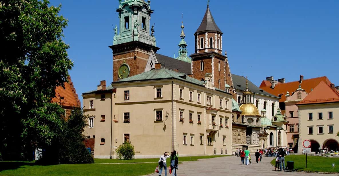 Guided Tour of the Wawel Castle & Cathedral in Cracow - Wawel Cathedral: coronations, gilded details, and chapels with meaning