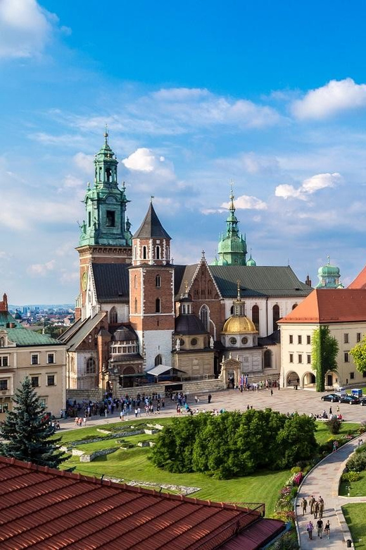 Guided Tour of the Wawel Castle & Cathedral in Cracow - The tower stop and the Sigismund Bell: views plus a bit of legend