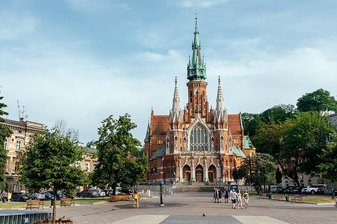 Highlights & Hidden Gems With Locals: Best of Krakow Private Tour - Meeting point and how you’ll move through the city