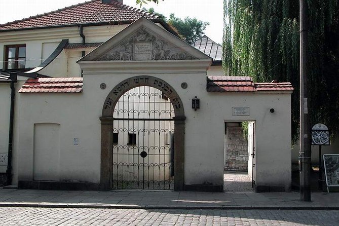 Jewish Quarter, Oskar Schindler's sites and Kraków under Nazi occupation - From Plac Wolnica to the Market Area: Getting Oriented in Kazimierz