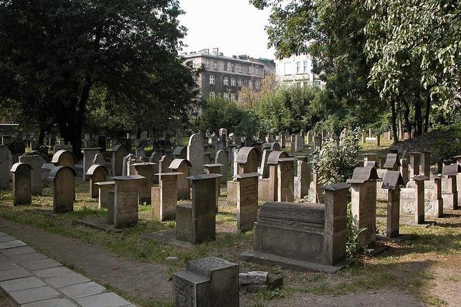 Jewish Quarter, Oskar Schindler's sites and Kraków under Nazi occupation - Szeroka Street and the Largest Synagogue Sites: Community Life on a Walk