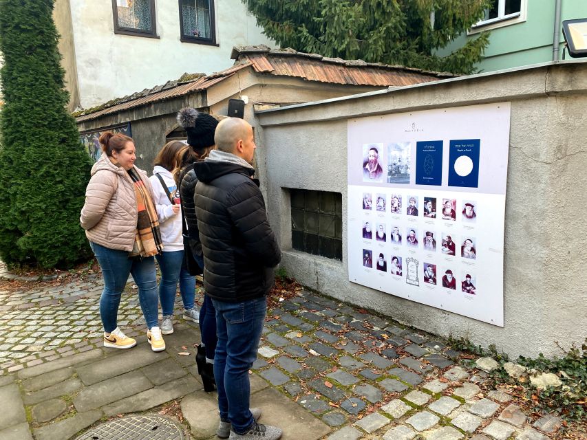 Krakow: 2h Kazimierz (Jewish Quarter) Walking Tour - Synagogues, tight streets, and a cemetery stop you’ll remember