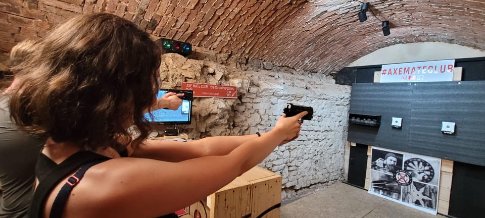 Krakow: Axe Mate Club Shooting Range Entry Ticket - Your session lineup: CZ 75 pistol and an M4/M16-style rifle