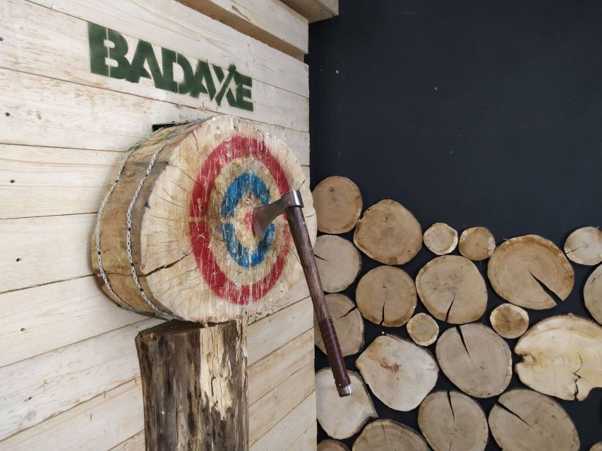 Krakow: Axe Throwing Fun - Safety first, then technique: how the session coaching works