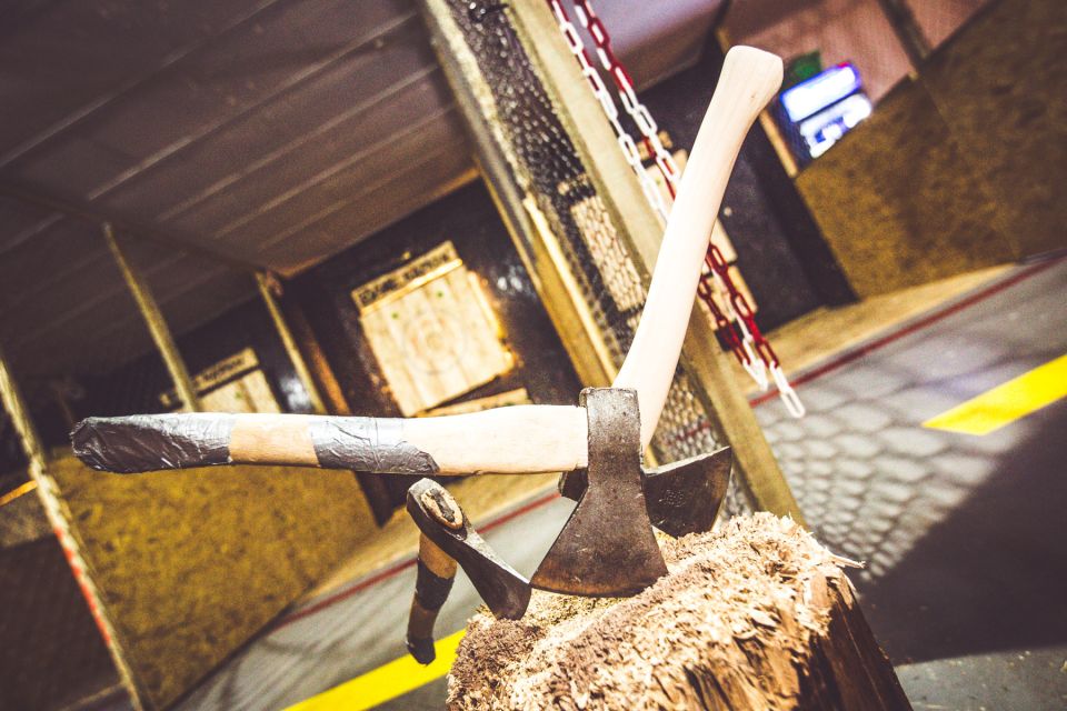 Kraków: Axe-Throwing in Axe Nation, the First Club in Europe - Trick Shots for Those Who Get the Hang of It