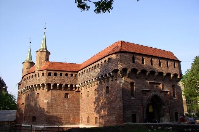 Krakow city tour by electric car - Listening to the city: audio guide quality and how to make it work