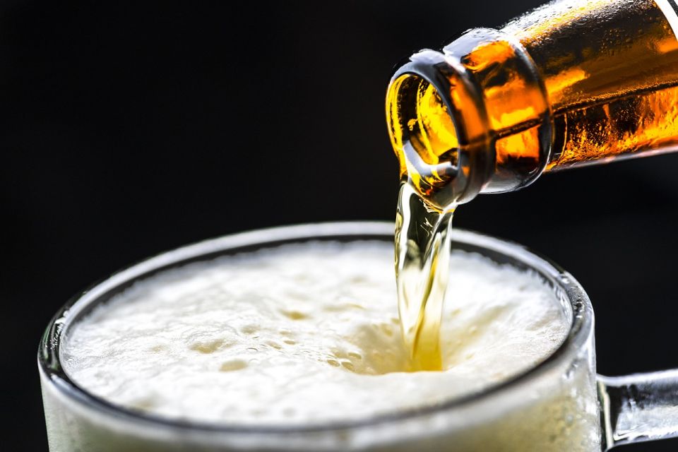 Krakow: Craft Beer Tasting City Walking Tour - Krakow’s craft beer lesson, served with a walk
