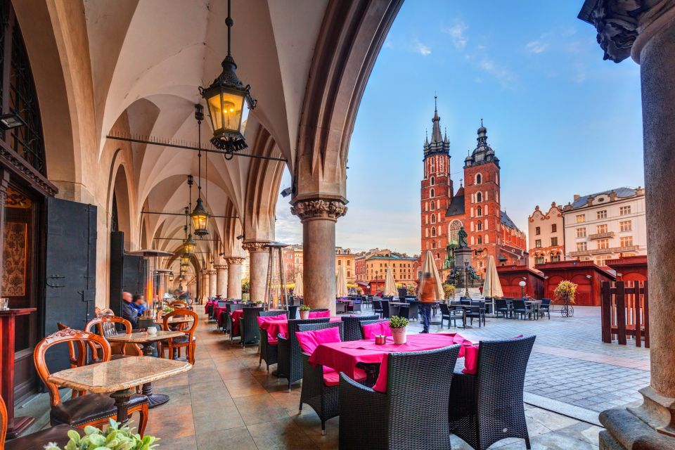 Krakow: E-Car City Tour - Old Town drive: Wawel Castle, Barbacan, Florian’s Gate, Planty