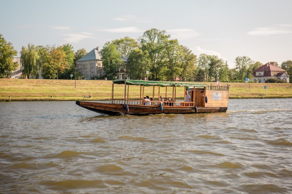 Krakow: Early Bird Vistula River Sightseeing Cruise - Onboard audio: how to get value from the multilingual guide